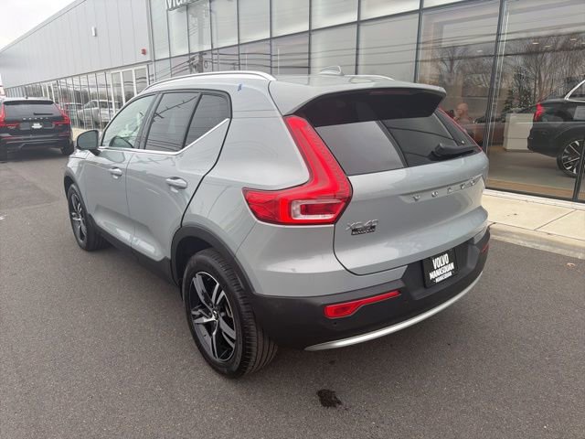 Certified 2025 Volvo XC40 B5 Core image 3