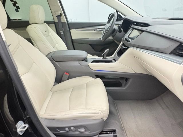 Used 2017 Cadillac XT5 Luxury w/ Driver Awareness Package FWD image 37