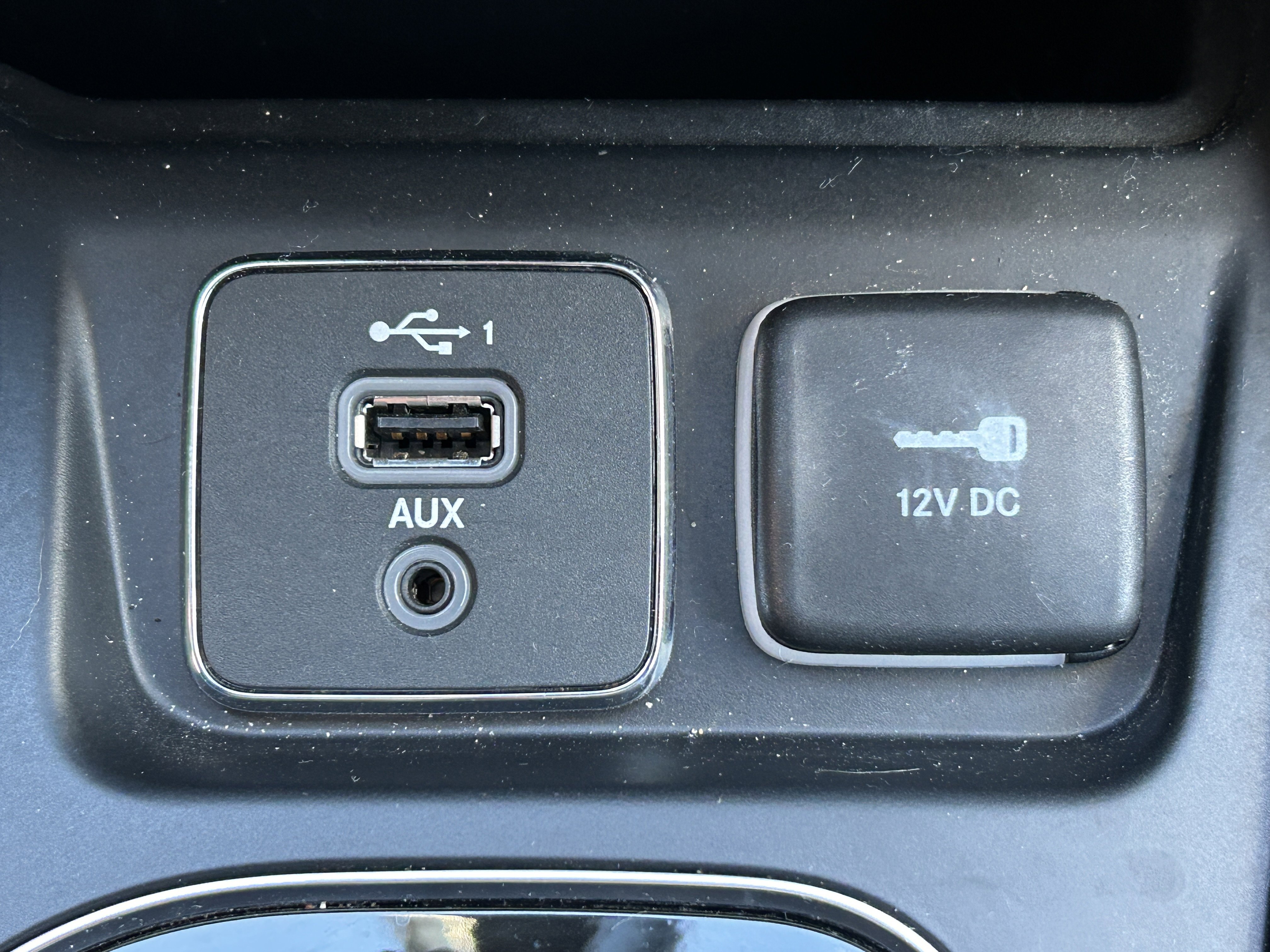 Used 2019 Jeep Cherokee Limited image 28