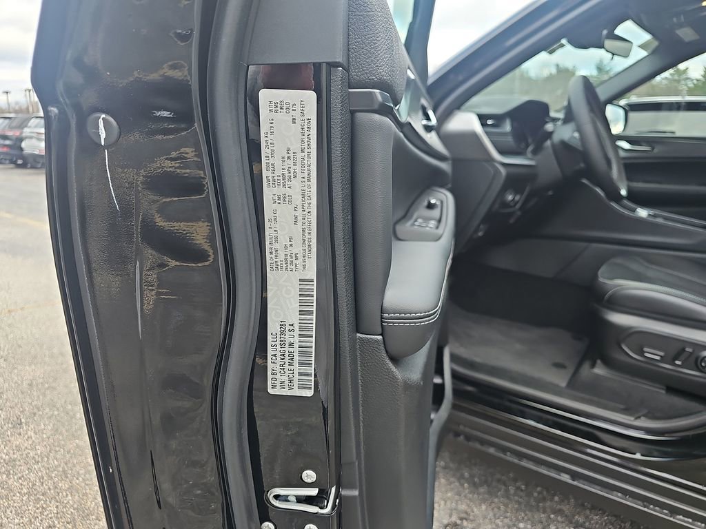 New 2025 Jeep Grand Cherokee L Altitude image 32