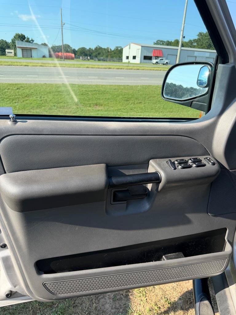 Used 2005 Ford Explorer Sport Trac XLS RWD image 9