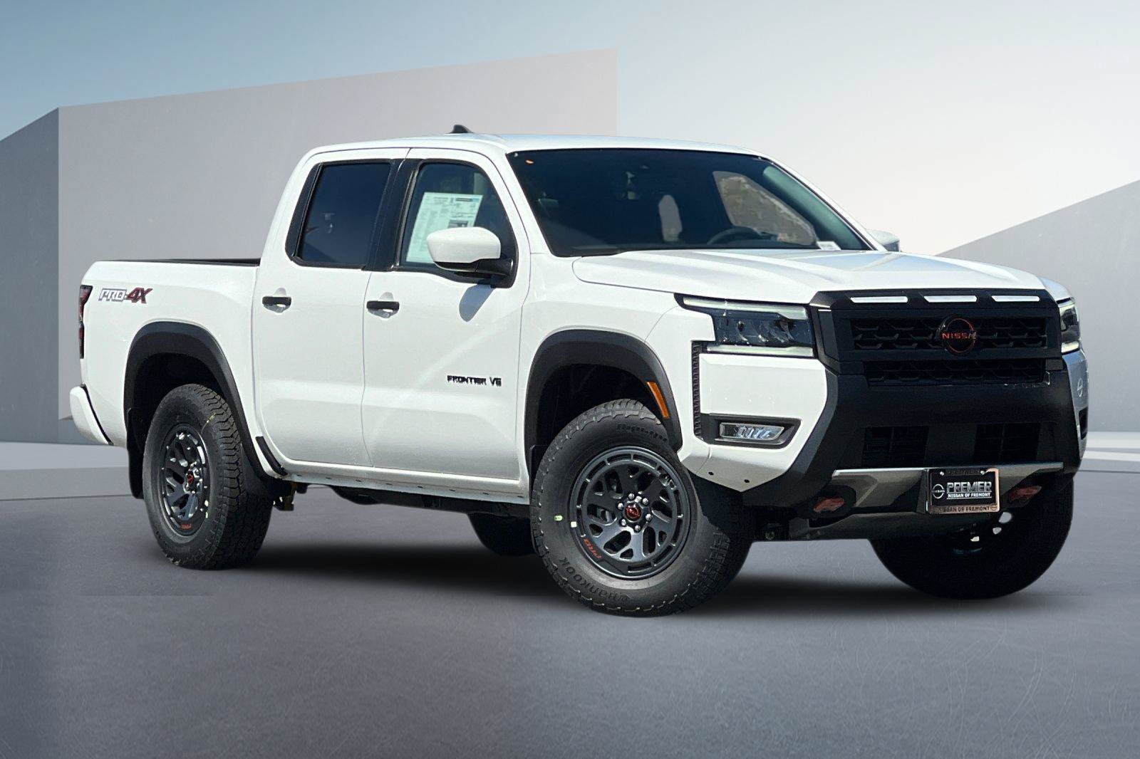 New 2027 Nissan Frontier PRO-4X w/ Tow Package AWD/4WD image 2