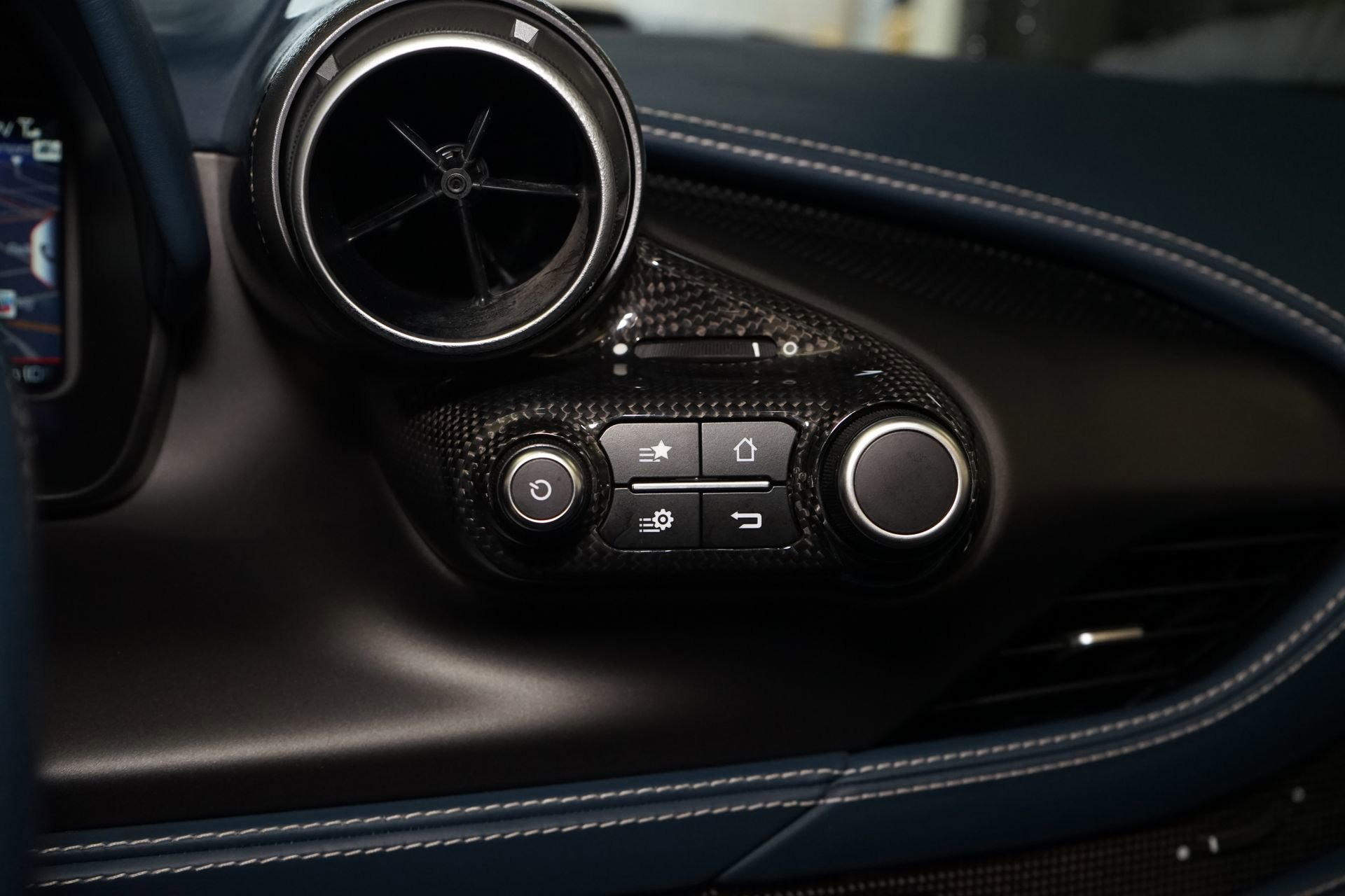 Used 2021 Ferrari F8 Tributo image 34