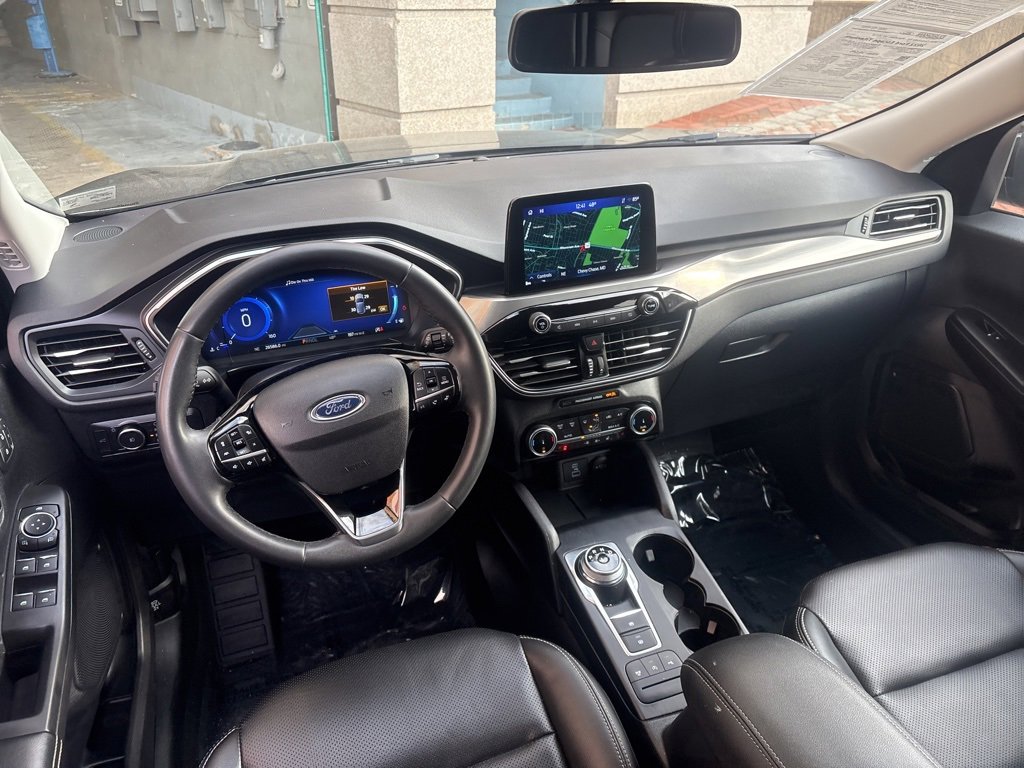 Used 2022 Ford Escape Titanium w/ Class II Trailer Tow Package image 10