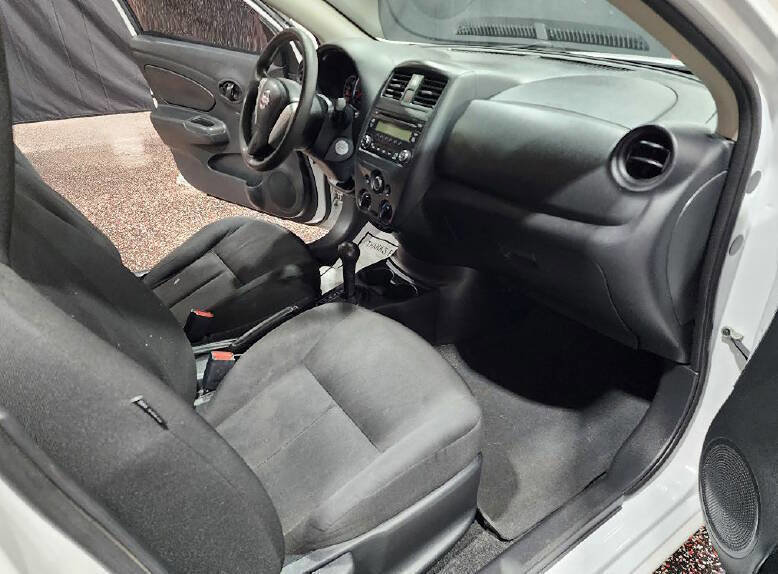 Used 2016 Nissan Versa S FWD image 12