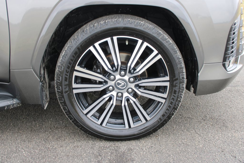 Used 2023 Lexus LX 600 4WD w/ Luxury Package image 41