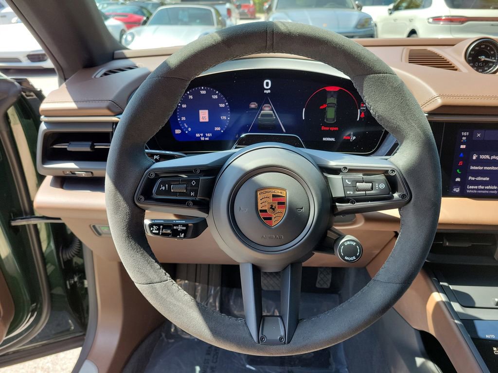 New 2026 Porsche Macan 4 Electric image 33