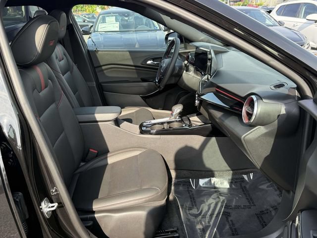 Used 2025 Chevrolet Trax RS w/ Sunroof Package FWD image 11