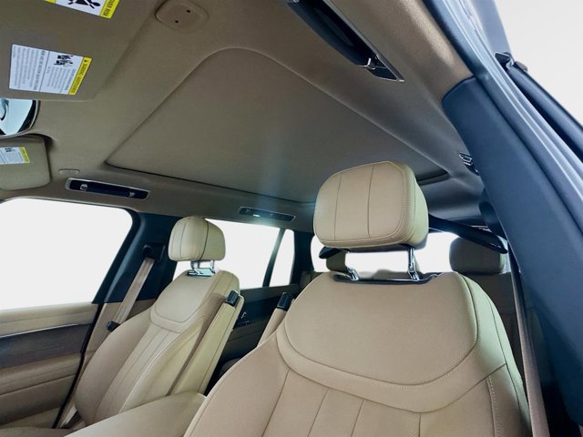 New 2026 Land Rover Range Rover Long Wheelbase SE image 14