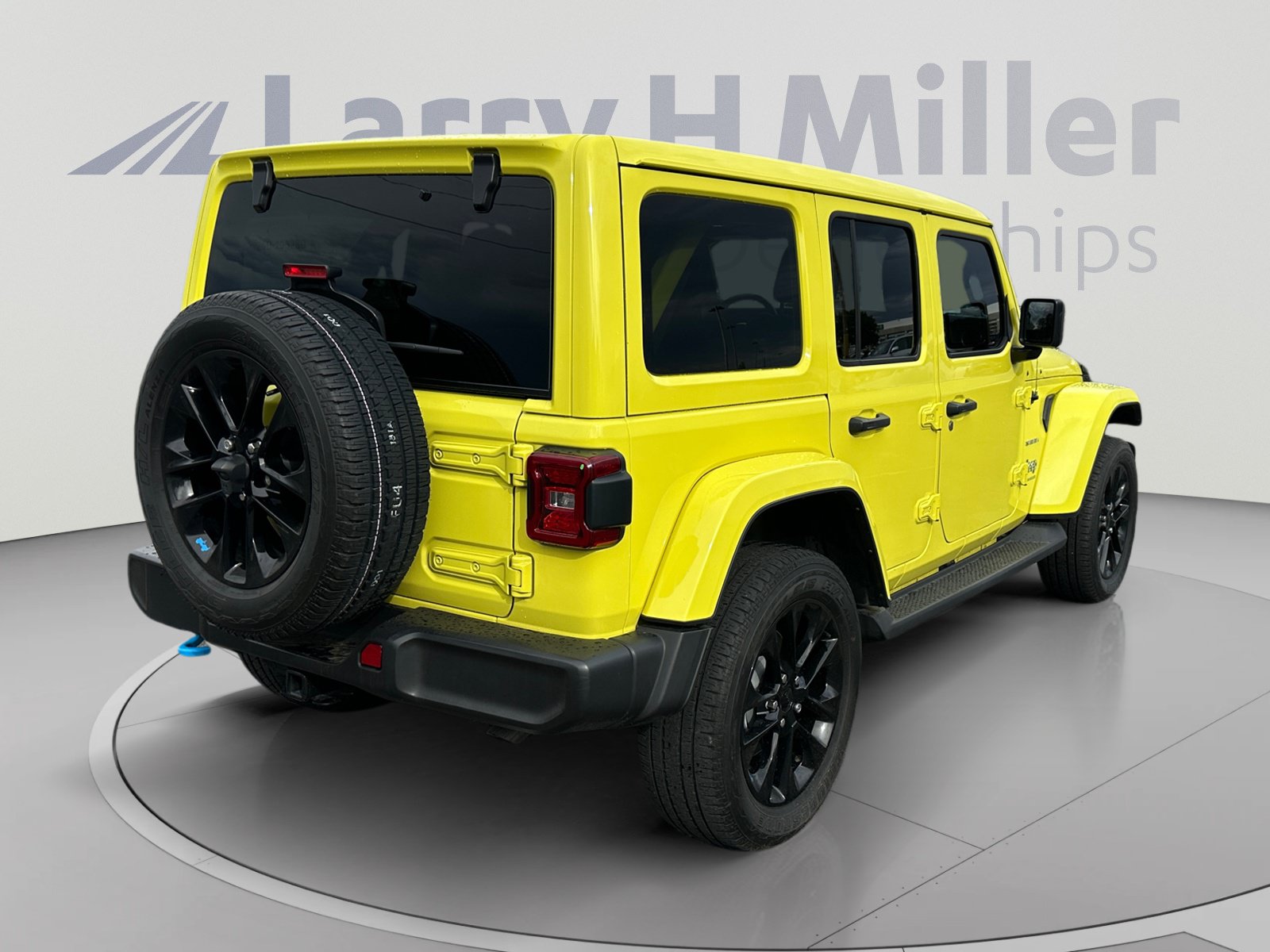 Used 2023 Jeep Wrangler Unlimited Sahara AWD/4WD image 5