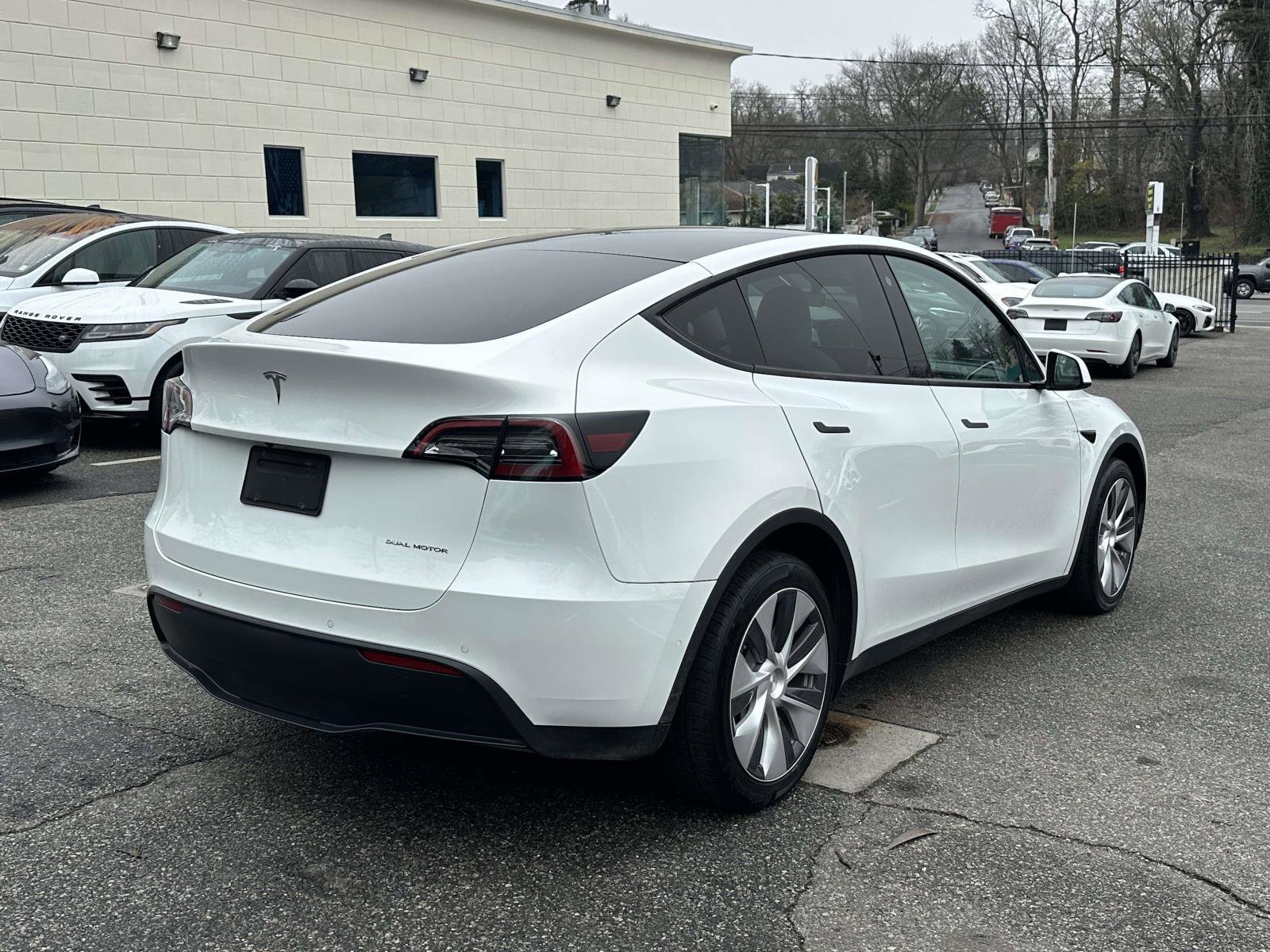 Used 2022 Tesla Model Y Long Range AWD/4WD image 3