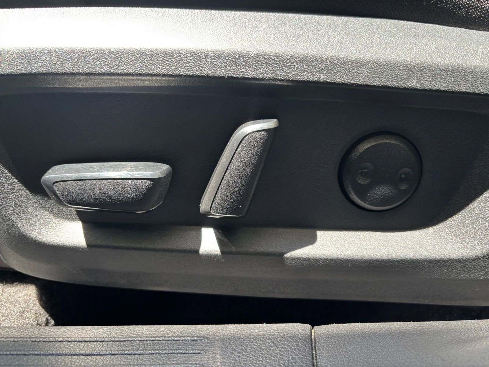 Used 2025 Nissan Rogue SV AWD/4WD image 22