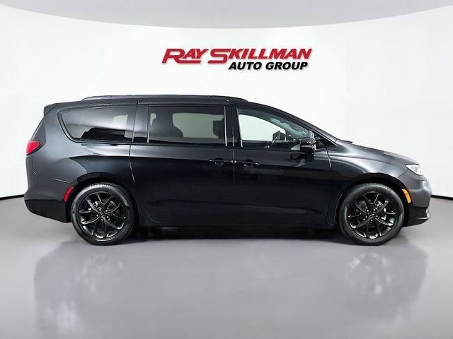 Used 2024 Chrysler Pacifica Limited w/ S Appearance Package FWD image 8