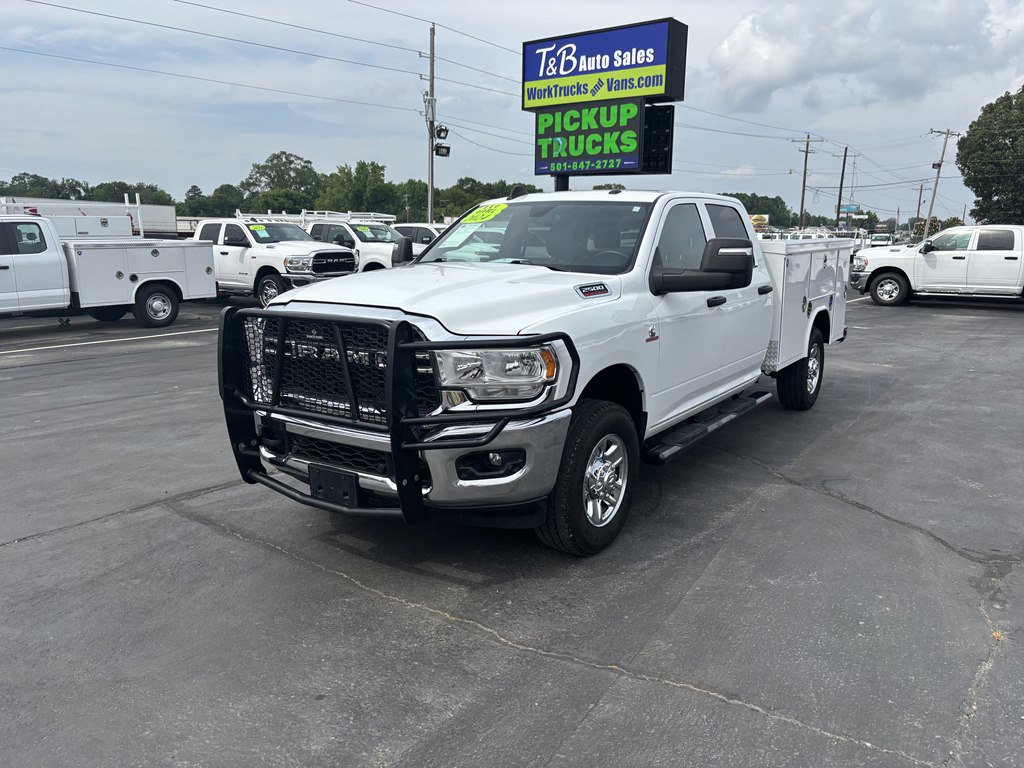 Used 2024 RAM 2500 Tradesman w/ Chrome Appearance Group image 3