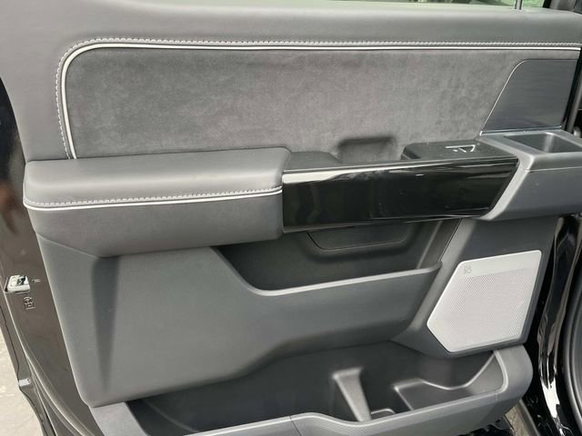 New 2025 Ford F150 Lightning Platinum AWD/4WD image 21