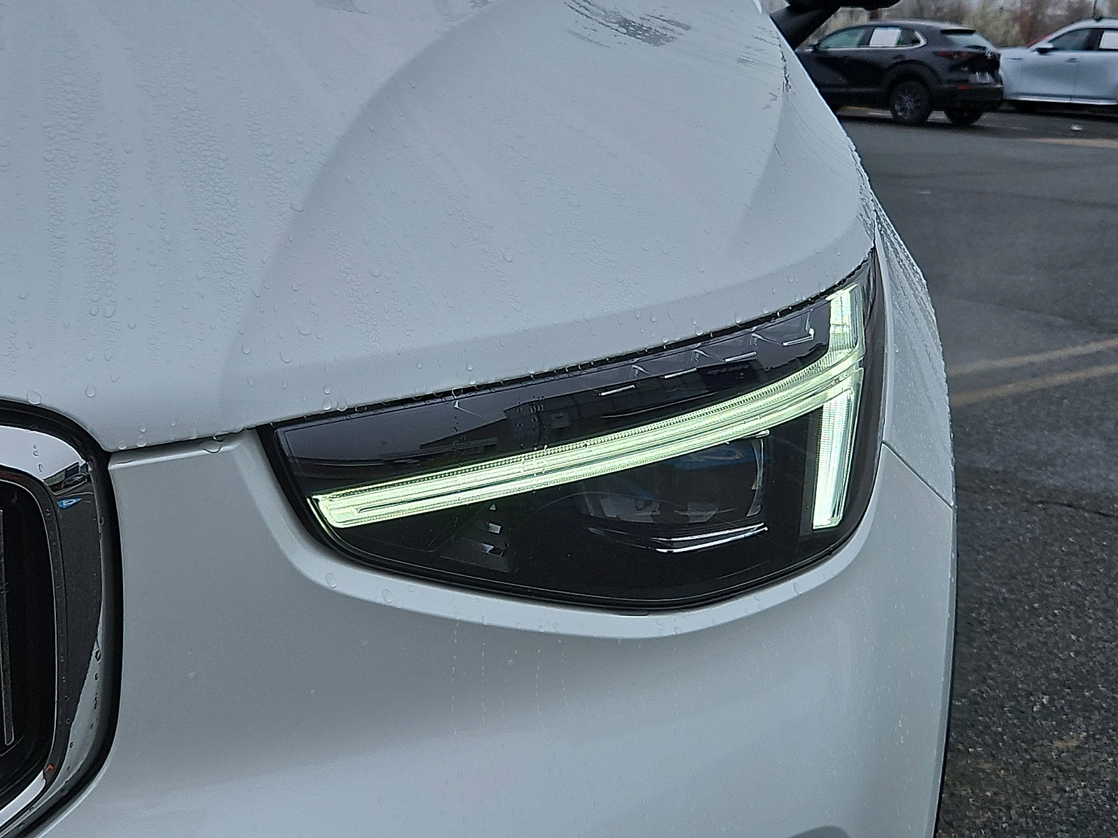 Certified 2023 Volvo XC40 B5 Ultimate w/ Protection Package Premier image 9