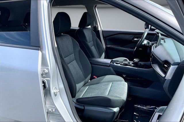 Certified 2024 Nissan Rogue SV image 28