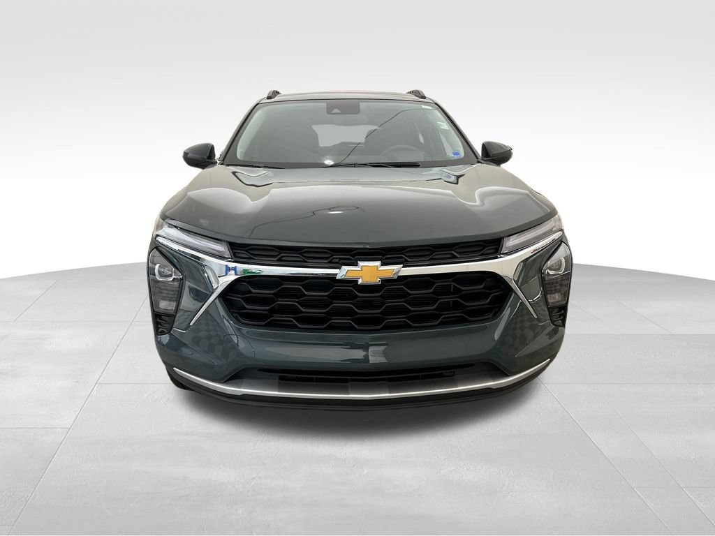 Used 2025 Chevrolet Trax LT FWD image 9