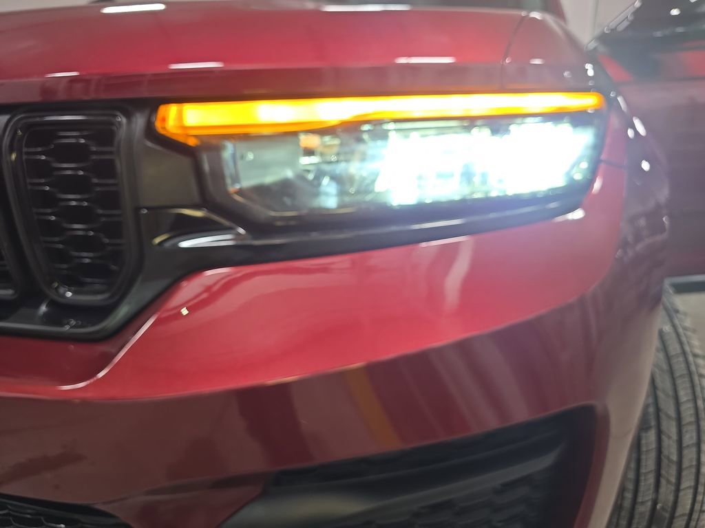 Used 2024 Jeep Grand Cherokee Altitude image 29