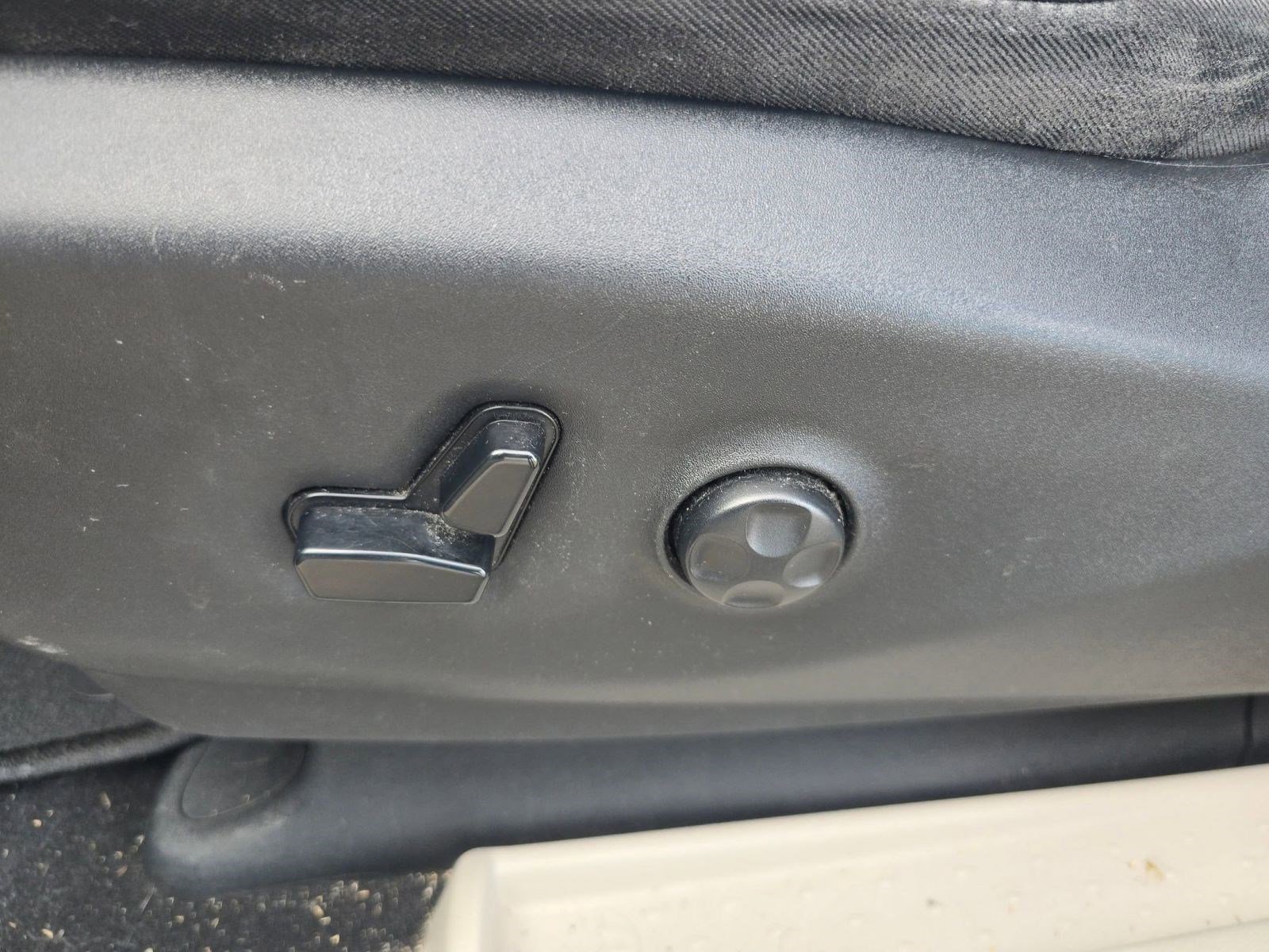 Used 2020 Chrysler Voyager Lxi image 11