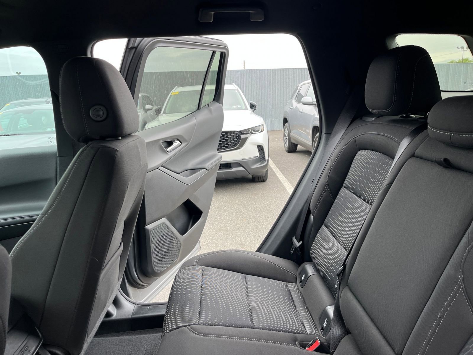 Used 2025 Chevrolet Equinox LT FWD image 39