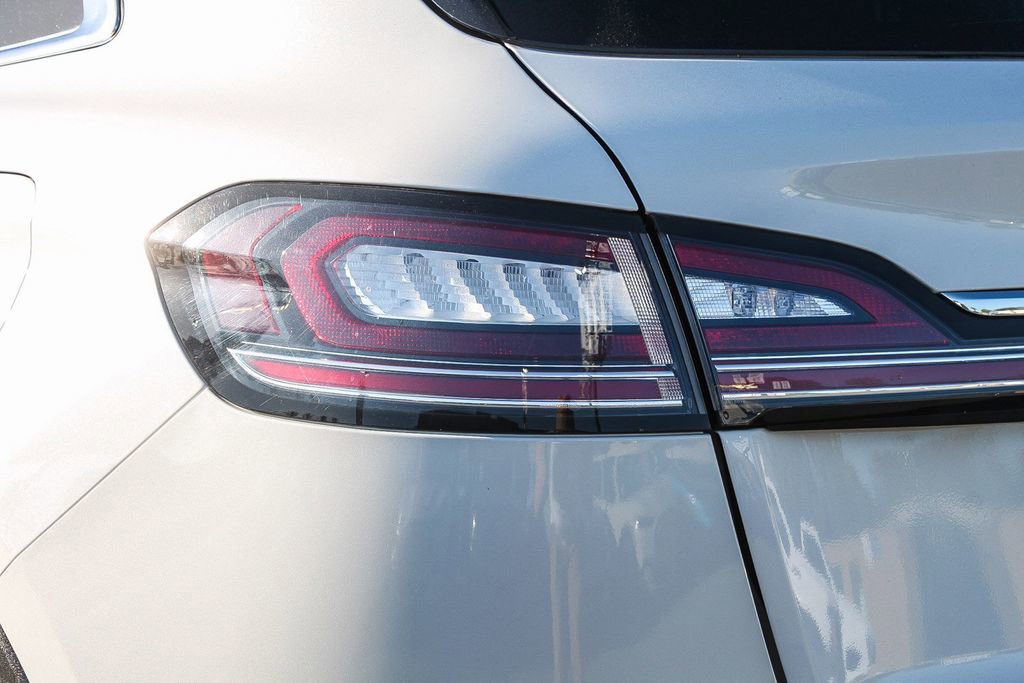 Used 2023 Lincoln Nautilus FWD w/ Premium Package image 11