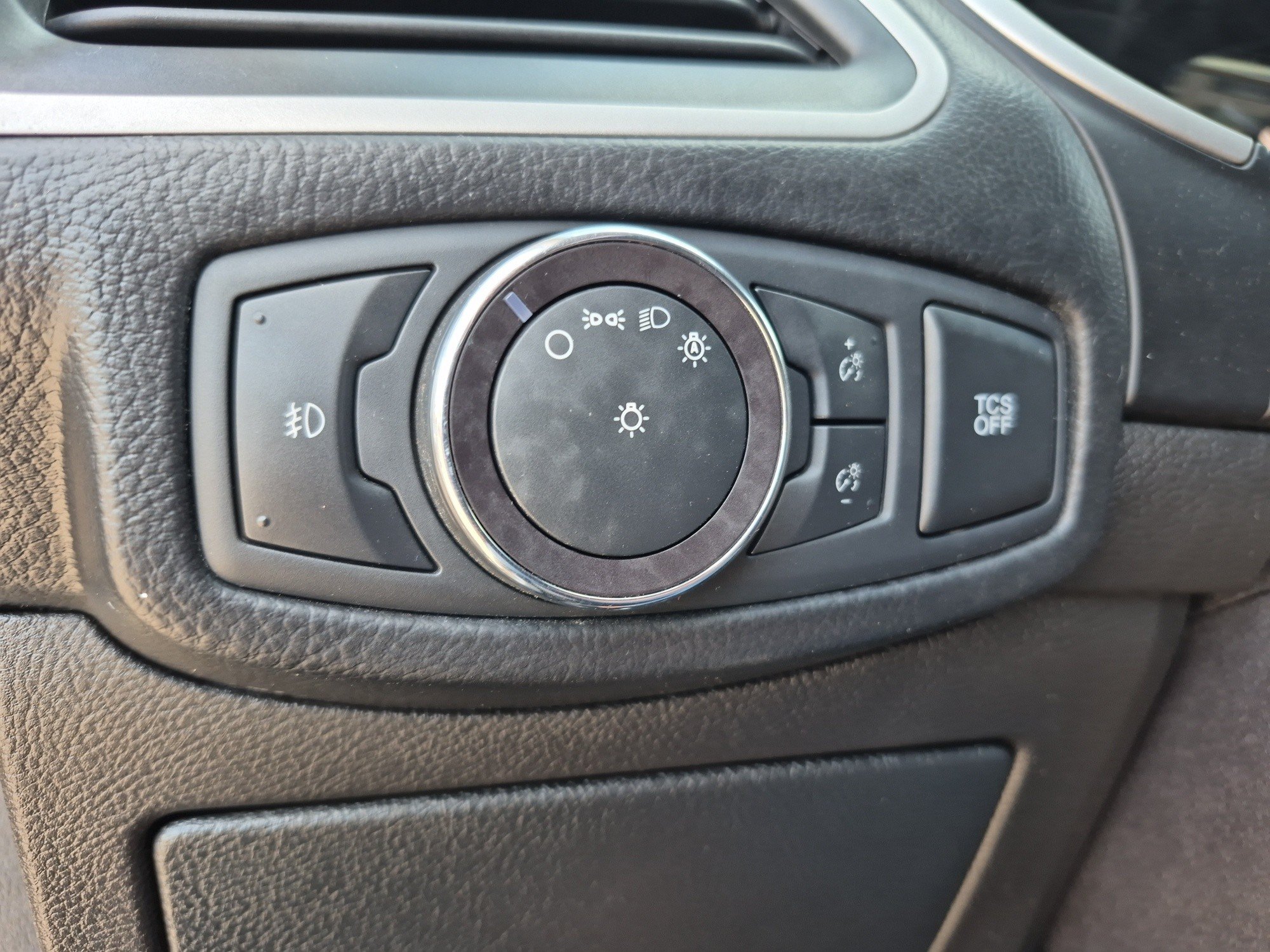 Used 2019 Ford Edge SEL w/ Equipment Group 201A AWD/4WD image 38