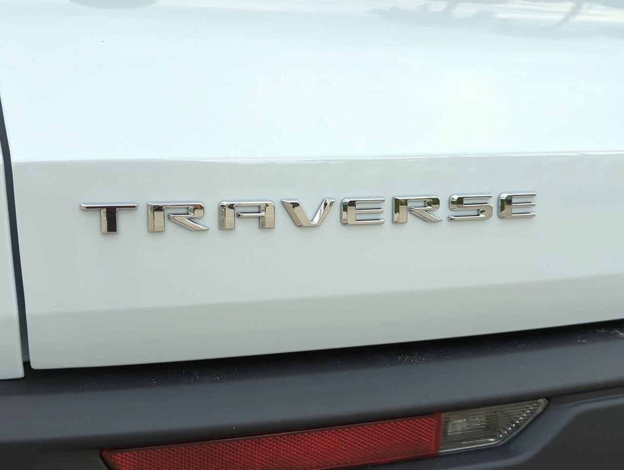 New 2027 Chevrolet Traverse LT w/ Sun and Wheel Package FWD image 5
