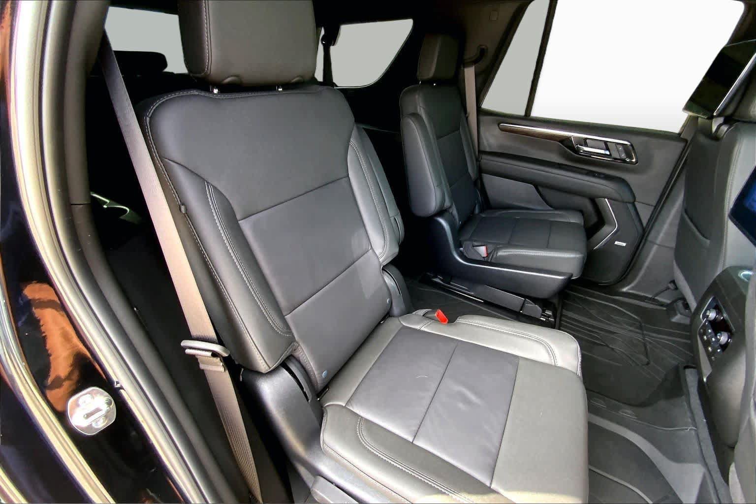 Used 2026 Chevrolet Tahoe Z71 w/ Z71 Off-Road Package AWD/4WD image 14