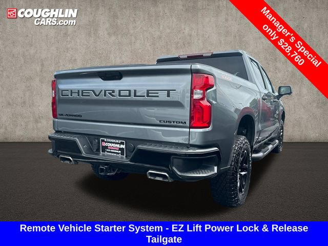 Used 2022 Chevrolet Silverado 1500 Custom Trail Boss w/ LPO, Dark Essentials Package AWD/4WD image 9