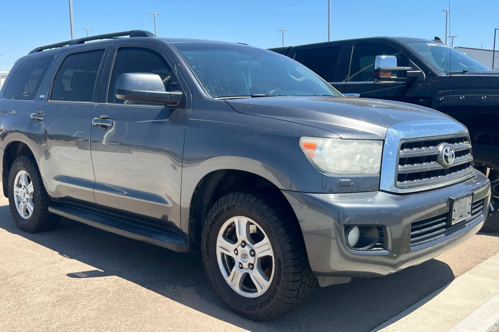 Used 2016 Toyota Sequoia SR5 AWD/4WD image 2