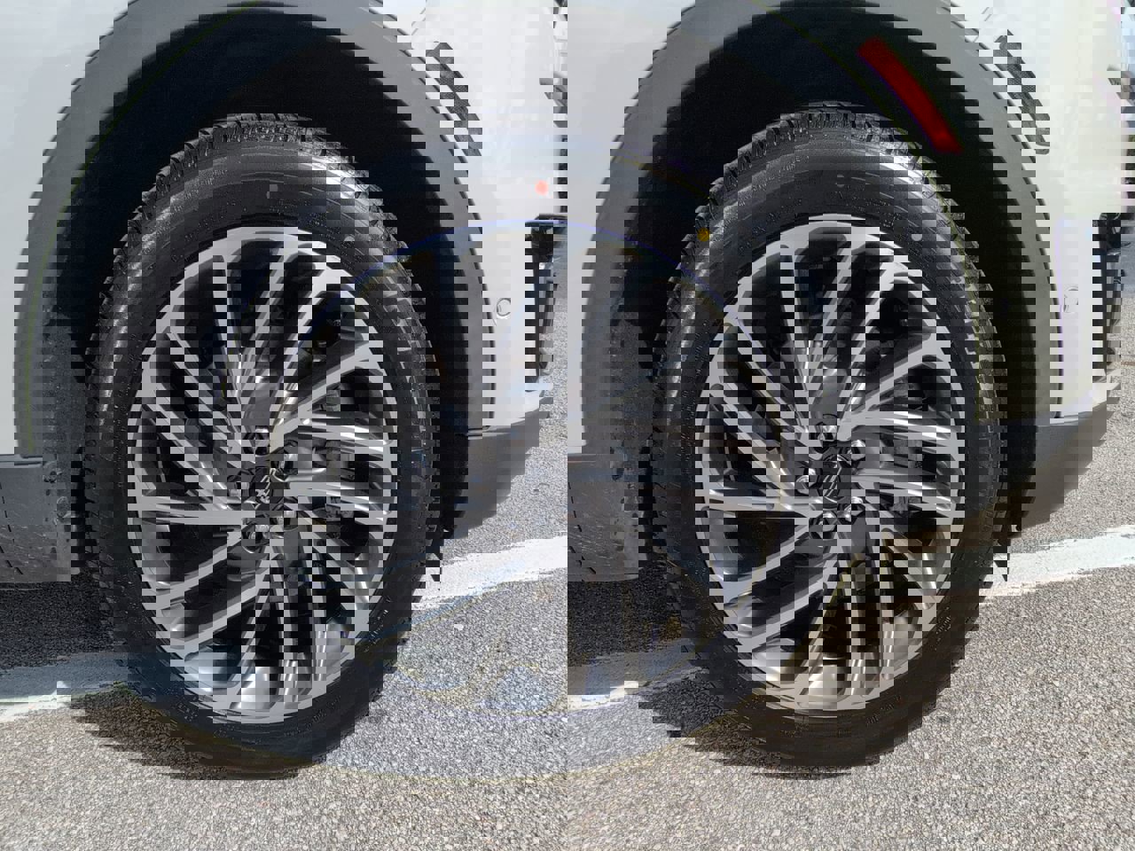 Certified 2020 Lincoln Nautilus Reserve w/ Equipment Group 201A image 11