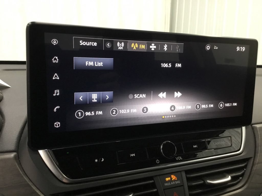 Used 2024 Nissan Altima 2.5 SV w/ SV Premium Package FWD image 19