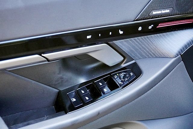 Used 2026 BMW 530i w/ Premium Package RWD image 23