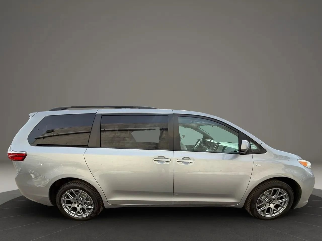 Used 2017 Toyota Sienna LE AWD/4WD image 4