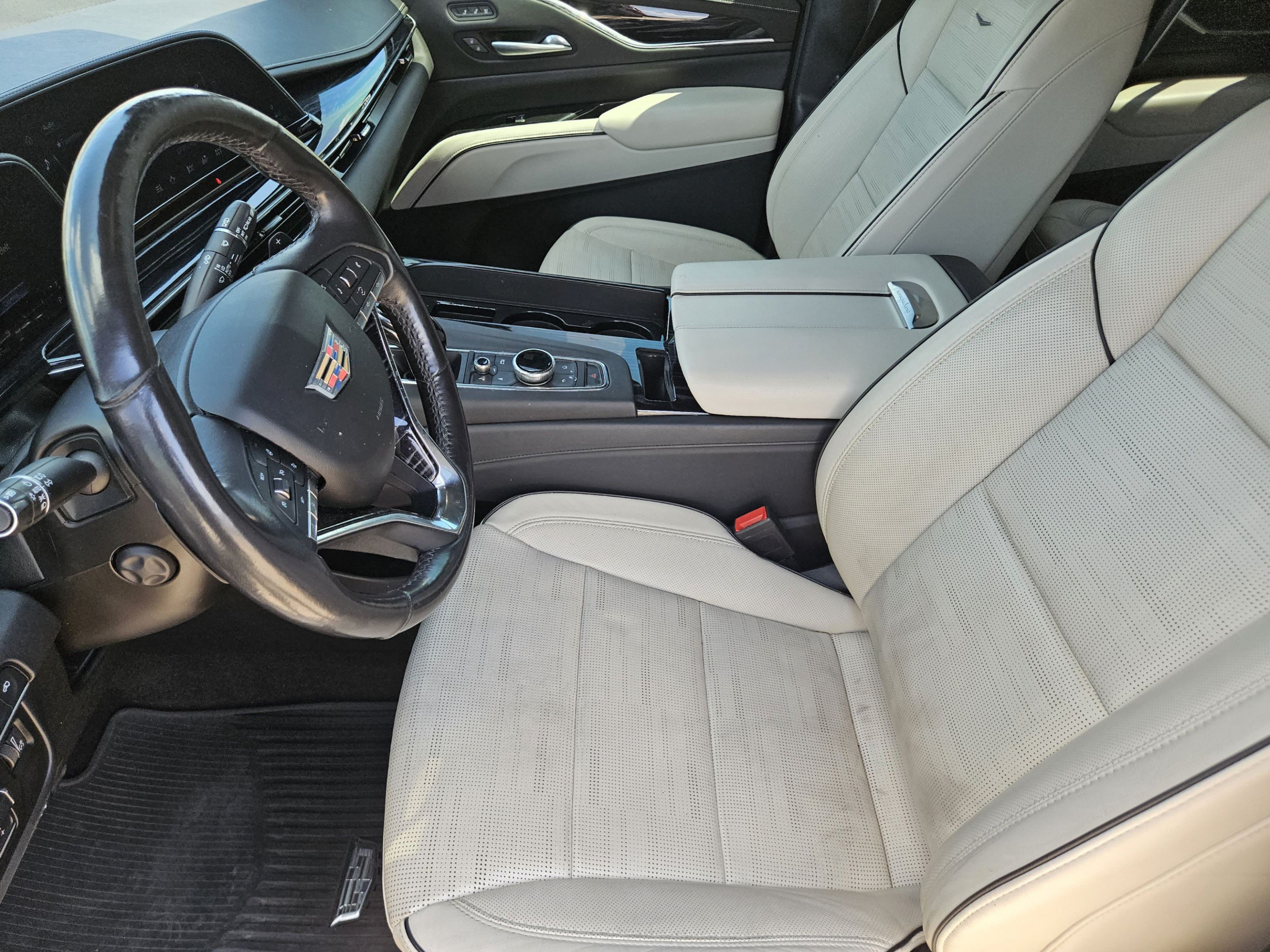 Used 2023 Cadillac Escalade ESV Sport w/ LPO, ONYX Package AWD/4WD image 5