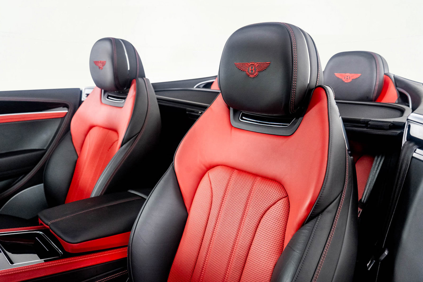 Used 2023 Bentley Continental GT V8 image 3