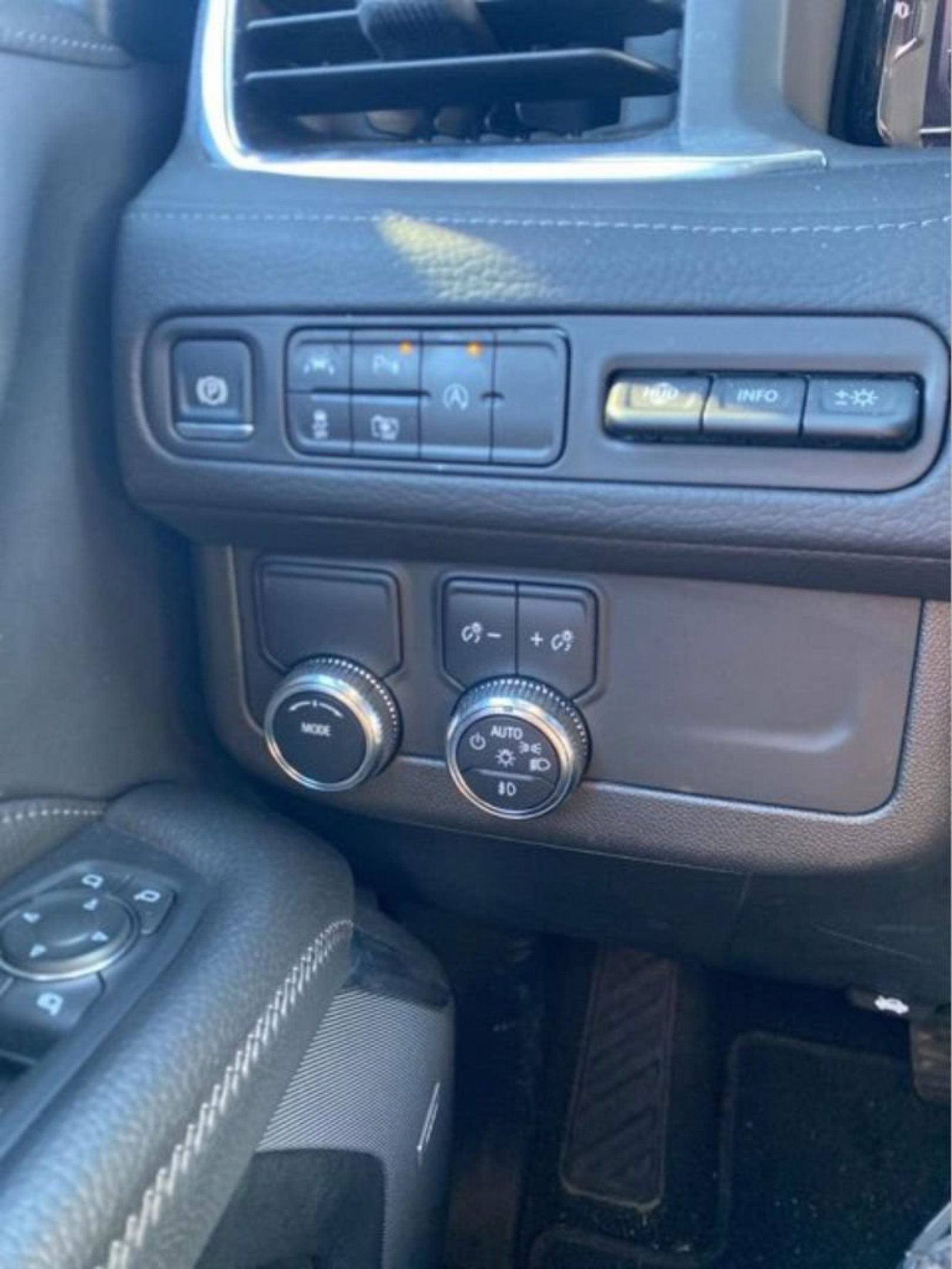 Used 2024 GMC Yukon XL Denali RWD image 13
