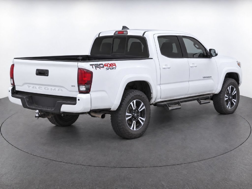 Used 2019 Toyota Tacoma TRD Sport AWD/4WD image 3