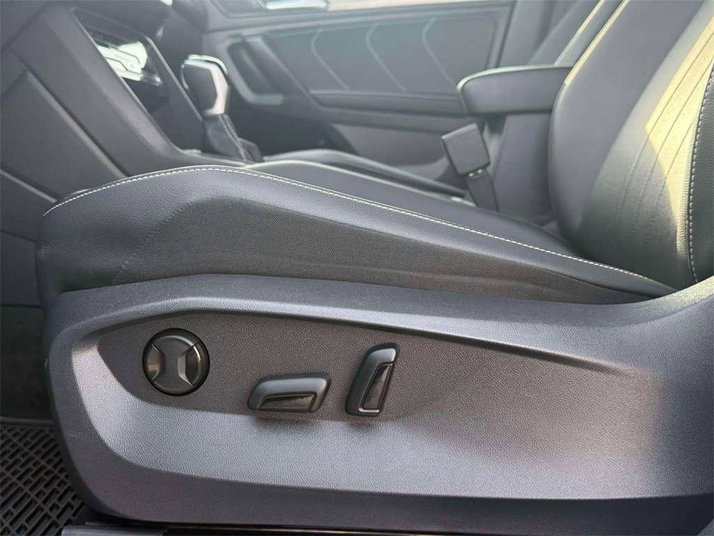 Certified 2024 Volkswagen Tiguan SE R-Line image 12