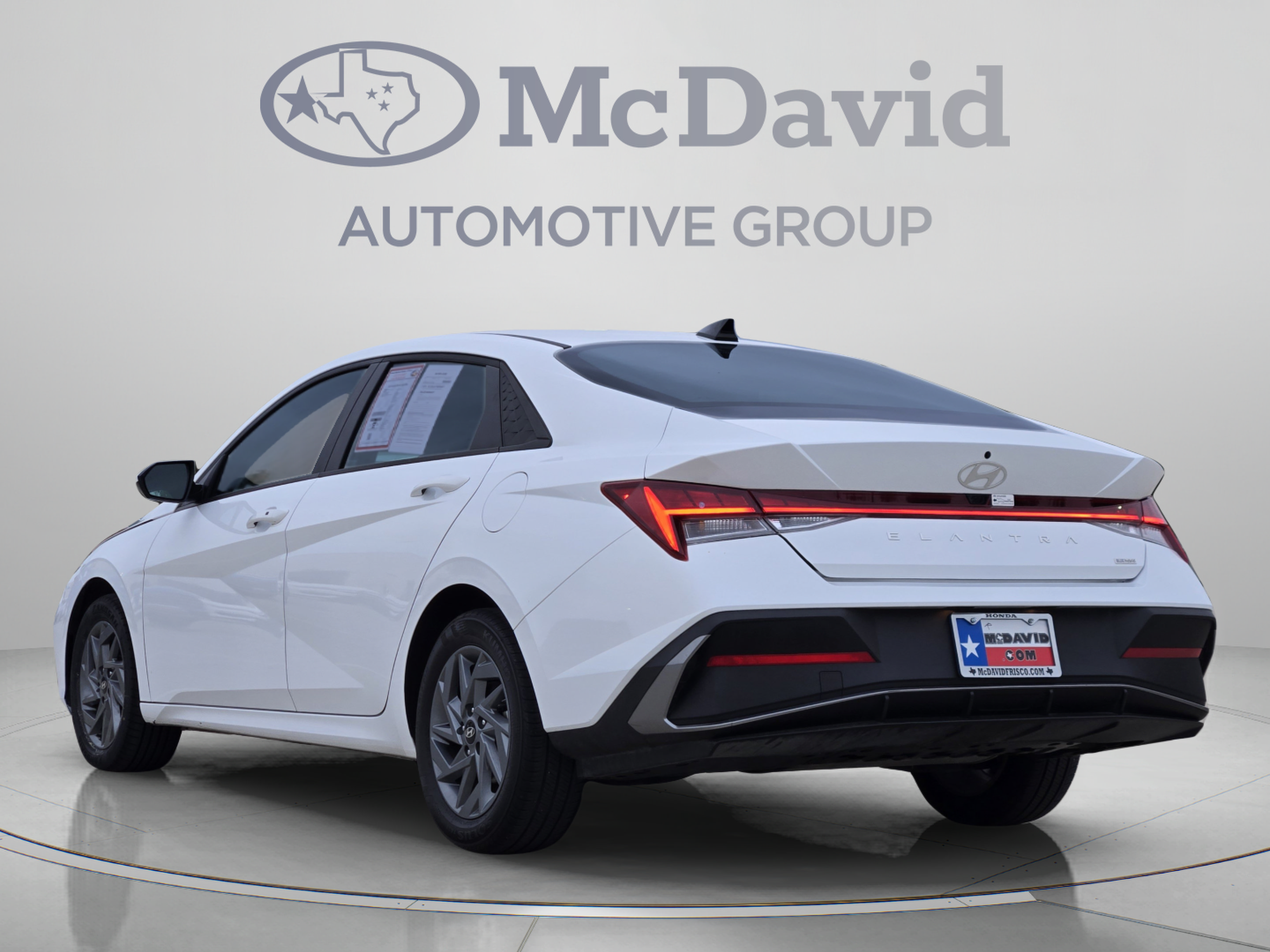 Used 2025 Hyundai Elantra Hybrid FWD image 4
