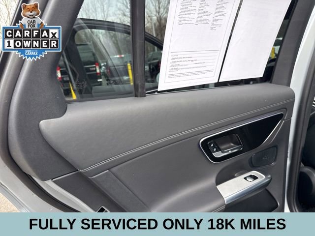 Used 2025 Mercedes-Benz GLC 300 4MATIC image 33