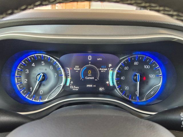 Used 2025 Chrysler Pacifica Select FWD image 16