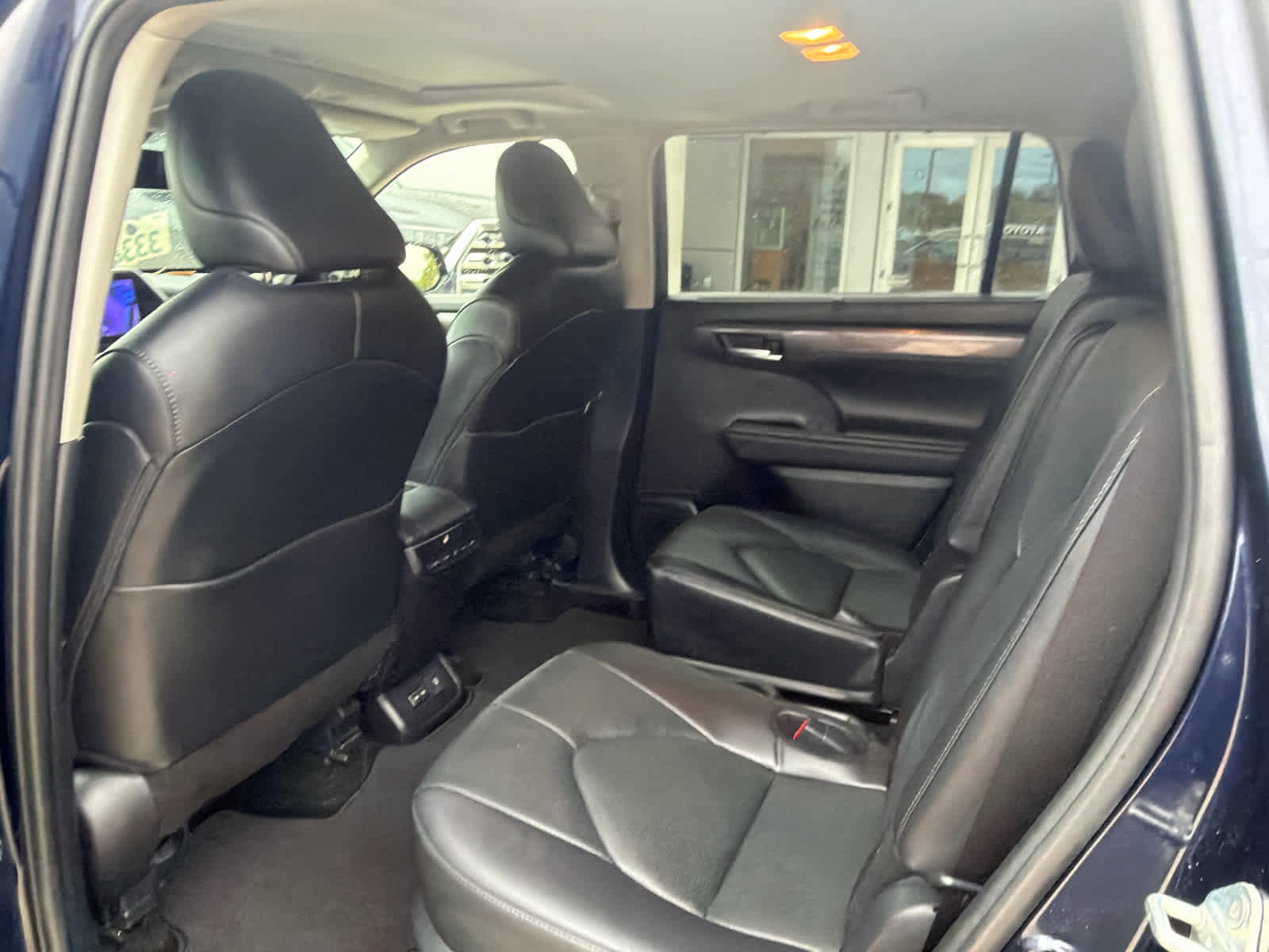 Used 2024 Toyota Highlander Limited AWD/4WD image 30