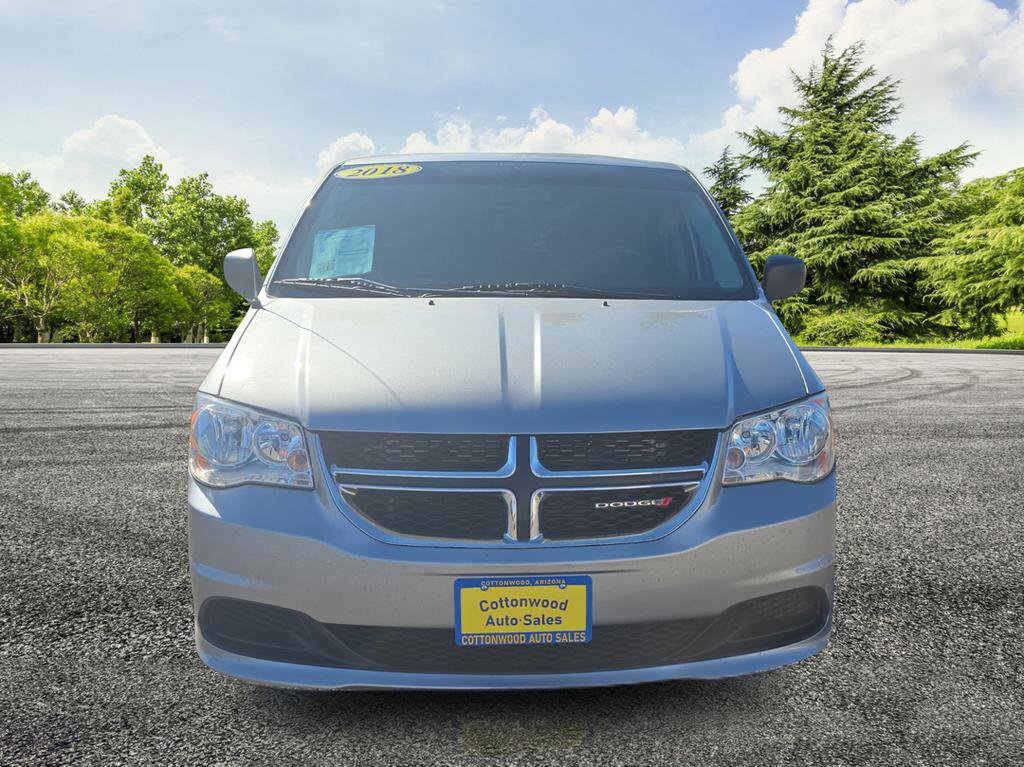 Used 2018 Dodge Grand Caravan SE w/ UConnect Hands-Free Group image 2
