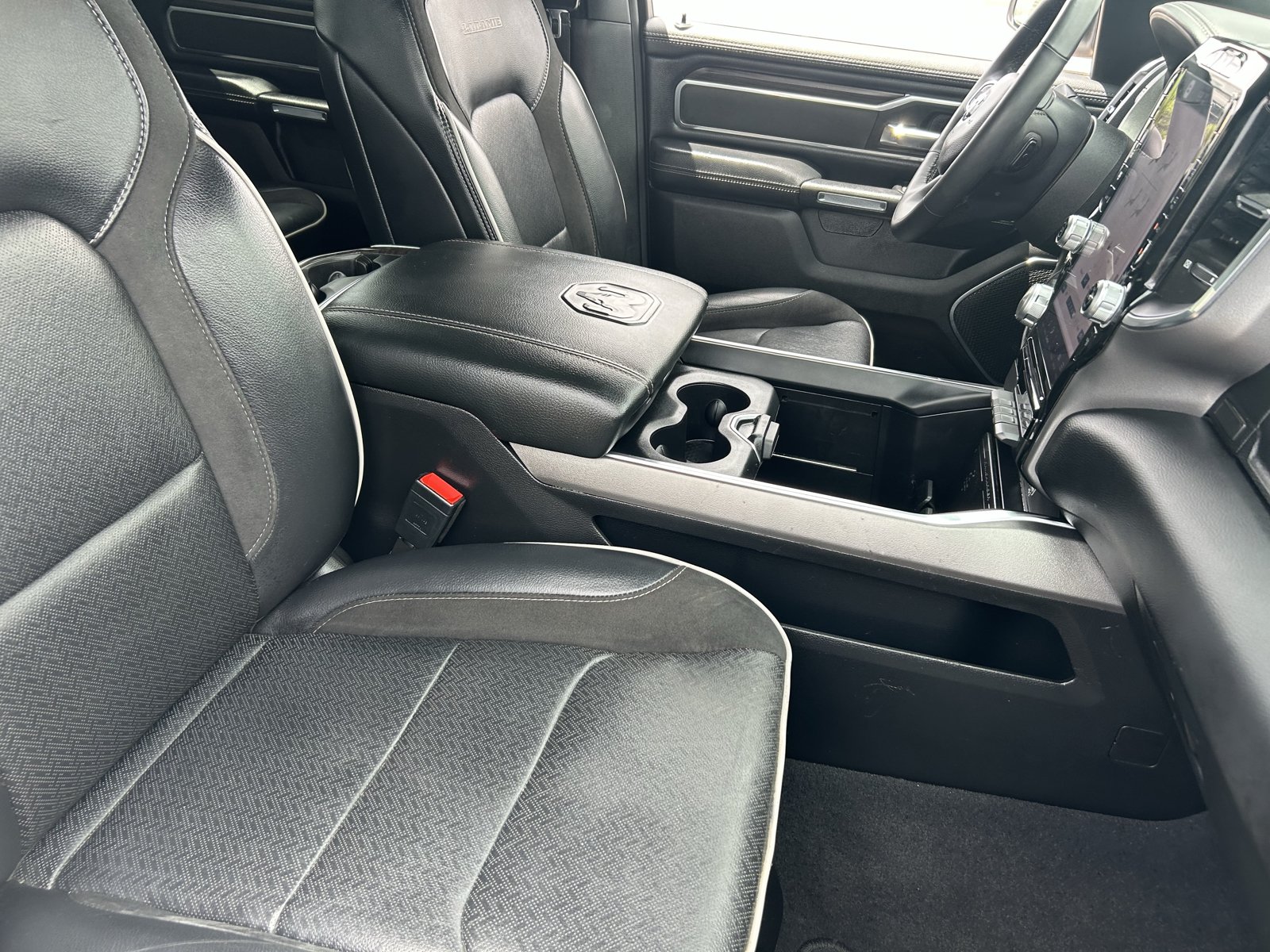 Used 2025 RAM 1500 Laramie AWD/4WD image 10