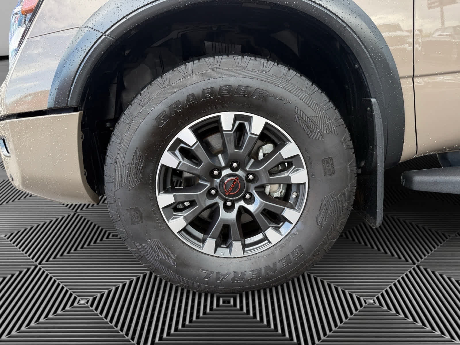 Used 2024 Nissan Titan PRO-4X w/ Pro-4x Convenience Package AWD/4WD image 9
