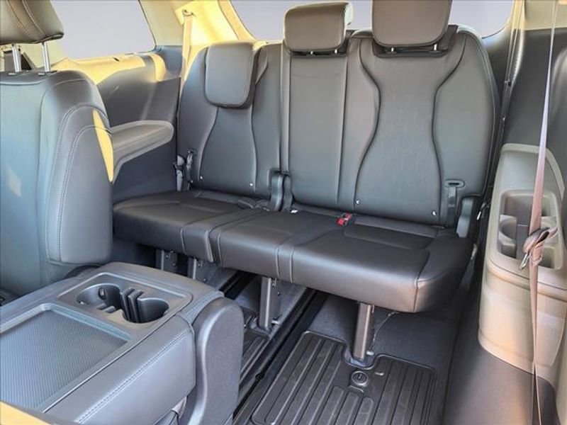 New 2026 Kia Carnival EX image 14