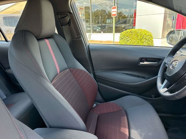 Used 2026 Toyota Corolla SE FWD image 14