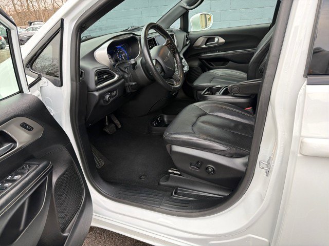 Used 2020 Chrysler Pacifica Touring-L w/ Advanced Safetytec Group image 9